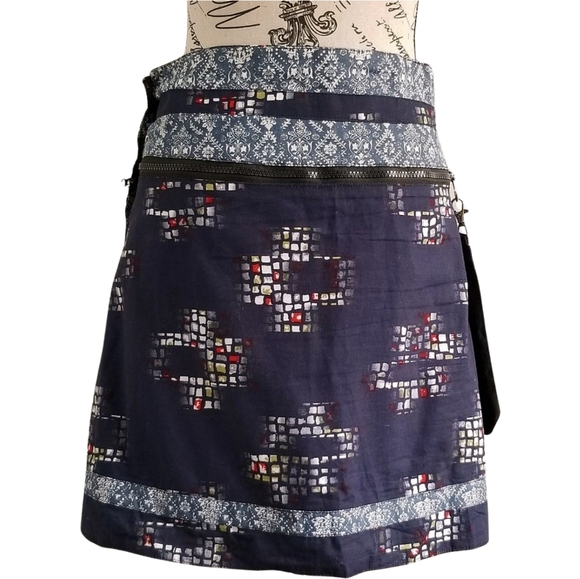 💙🌀One Size Blue Reversible Asymmetrical Wrap Mini Skirt With Snap Buttons - Picture 4 of 8